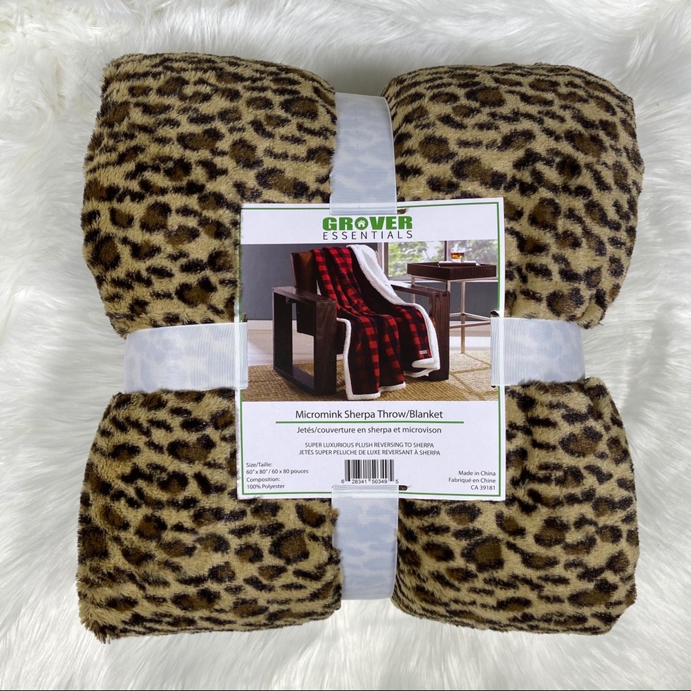 ✨SALE✨Jaguar Micromink Sherpa Throw - Picture 1 of 3